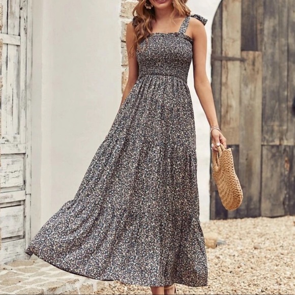 Dresses & Skirts - Boho floral tie shoulder shirred ruffle hem dress